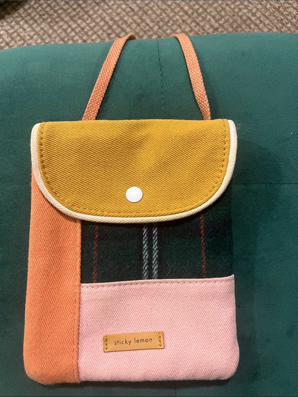 Sticky lemon purse